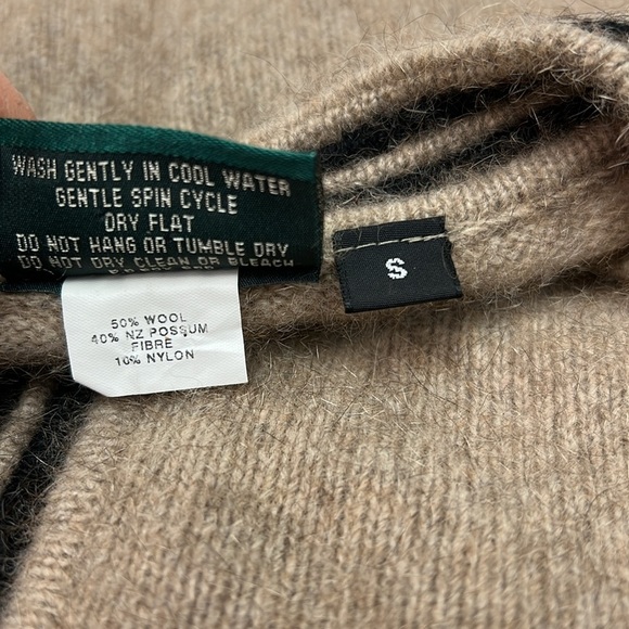 Lothlorian New Zealand 🇳🇿Wool and Possum Hook Closure Cardigan Size Small - Picture 5 of 11